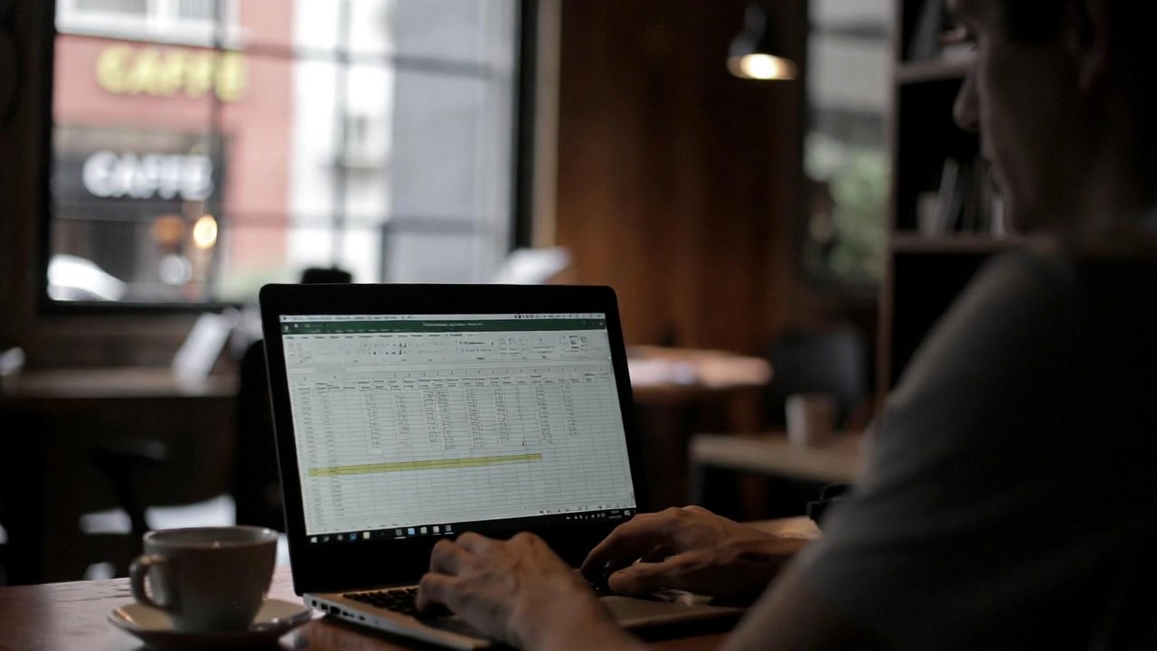 ¿Cursos avanzados de Excel o diseño gráfico?